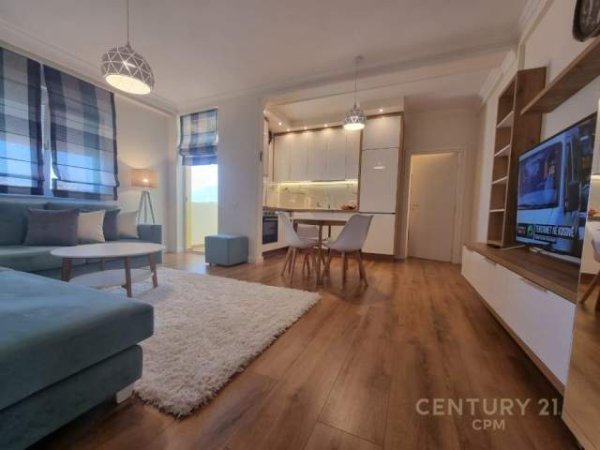 Tirane, jepet me qera apartament Kati 7, 60 m² 550 Euro (don bosko)