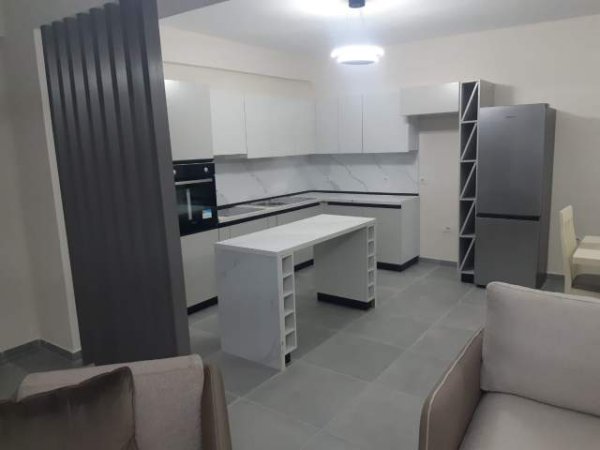 Tirane, jepet me qera apartament 2+1+BLK Kati 2, 140 m² 800 Euro (KODRA E DIELLIT)