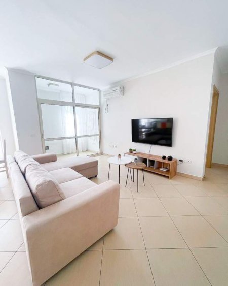 Apartament 1+1 me qera - Rr. e Kavajes (Universiteti UFO)  600 Euro (Rruga e Kavajes)