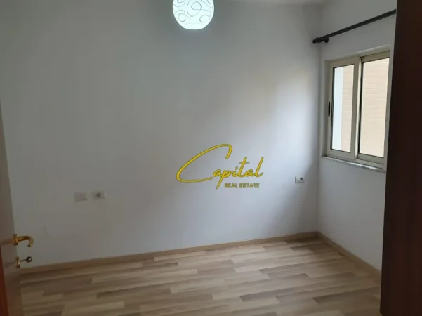 Tirane, jepet me qera apartament 1+1 Kati 5, 50 m² 450 € (ISH FUSHA AVIACIONIT)