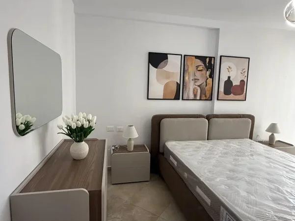 Tirane, jepet me qera apartament 2+1 Kati 4, 85 m² 800 € (RRUGA E BARRIKADAVE)