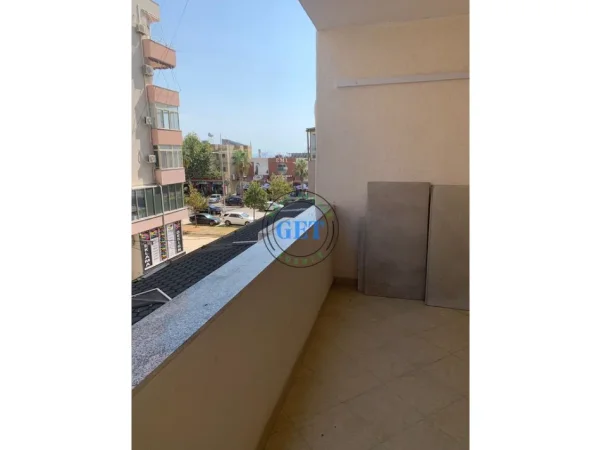 Durres, jepet me qera apartament 1+1+Ballkon Kati 3, 75 m² 350 € (plazh)