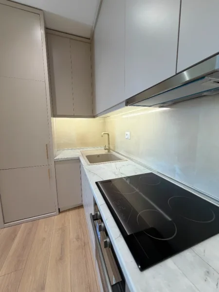 Tirane, shitet apartament 2+1+Aneks+Ballkon Kati 8, 70 m² 235.000 € (Rruga Myslym Shyri)