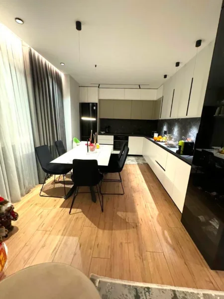 Tirane, shitet apartament 2+1 , 91 m² 215.000 € (Ali Demi)