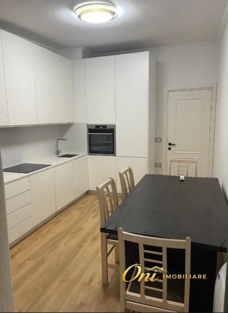 Tirane, jepet me qera apartament 2+1 Kati 6, 100 m² 1.400 € (BLLOKU)