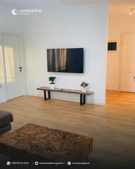 Tirane, jepet me qera apartament+verande | Penthouse 2+1+Ballkon , 230 m² 1.400 € (blloku)