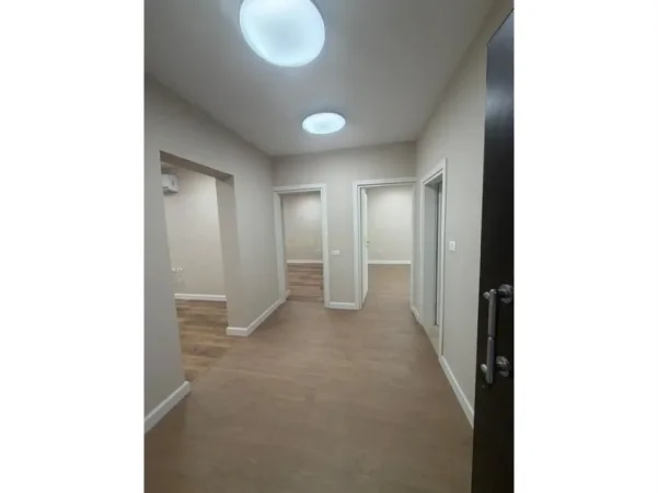 Tirane, jepet me qera zyre Kati 2, 110 m² 1.250 € (WILLSON)