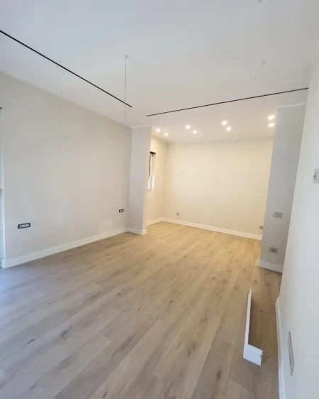 Tirane, jepet me qera Vile Kati 2, 400 m² 4.000 € (SECRET GARDEN)