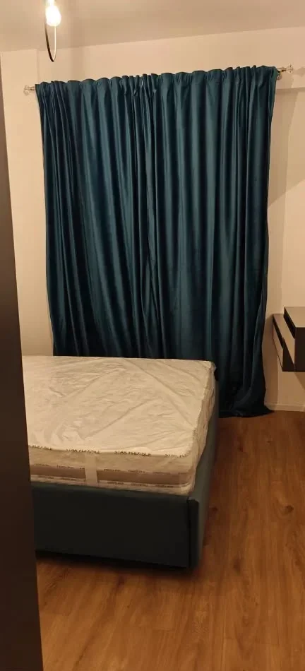 Tirane, jepet me qera apartament 1+1+Ballkon Kati 3, 51 m² 370 € (FRESKU)