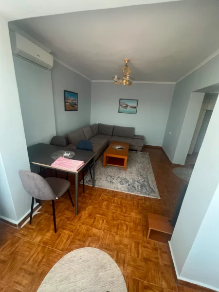Tirane, jepet me qera apartament 1+1 Kati 5, 56 m² 450 € (PRANE QSUT)
