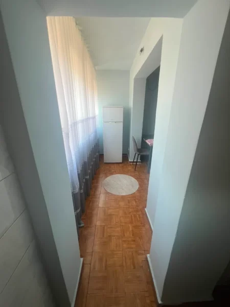 Tirane, jepet me qera apartament 1+1 Kati 5, 56 m² 450 € (PRANE QSUT)