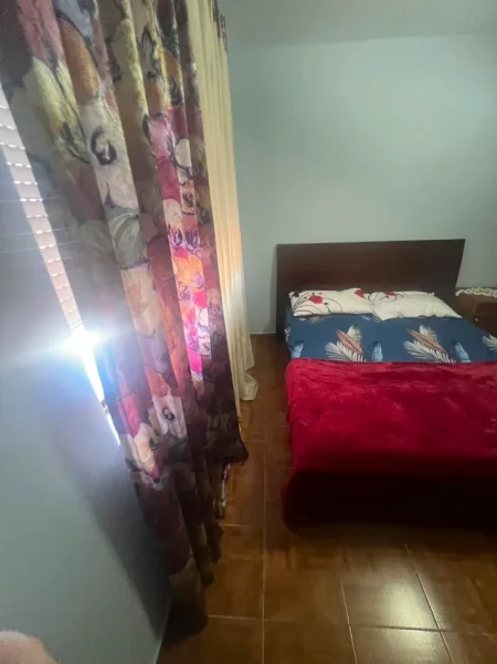 Tirane, jepet me qera apartament 1+1 Kati 5, 56 m² 450 € (PRANE QSUT)