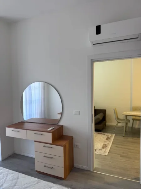 Tirane, jepet me qera apartament 1+1 Kati 8, 70 m² 600 € (Kompleksi Aura , Rruga Dritan Hoxha)