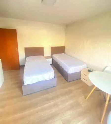 Tirane, jepet me qera apartament 1+1 Kati 4, 35 m² 440 € (21 DHJETORI)