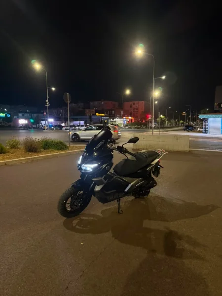 Tirane, shitet motor , e zeze 2.300 €