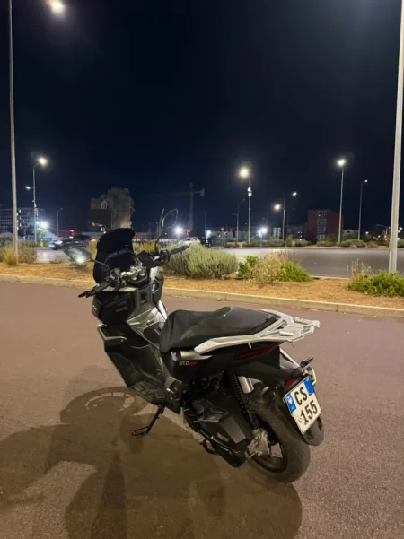 Tirane, shitet motor , e zeze 2.300 €