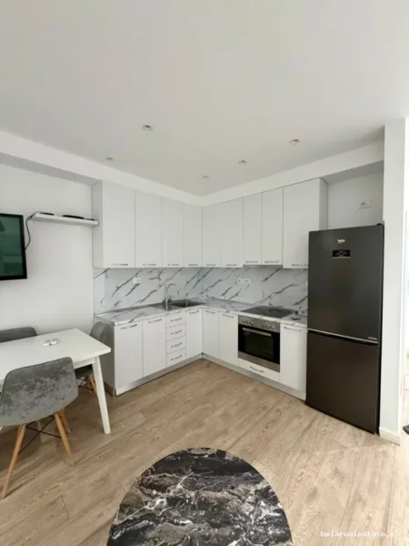 Tirane, jepet me qera apartament 2+1+Ballkon Kati 3, 70 m² 700 € (Don Bosko)