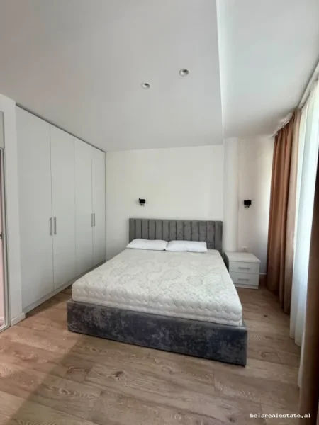 Tirane, jepet me qera apartament 2+1+Ballkon Kati 3, 70 m² 700 € (Don Bosko)