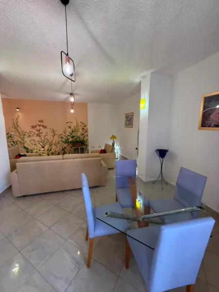 Tirane, jepet me qera apartament 1+1 Kati 7, 105 m² 700 € 