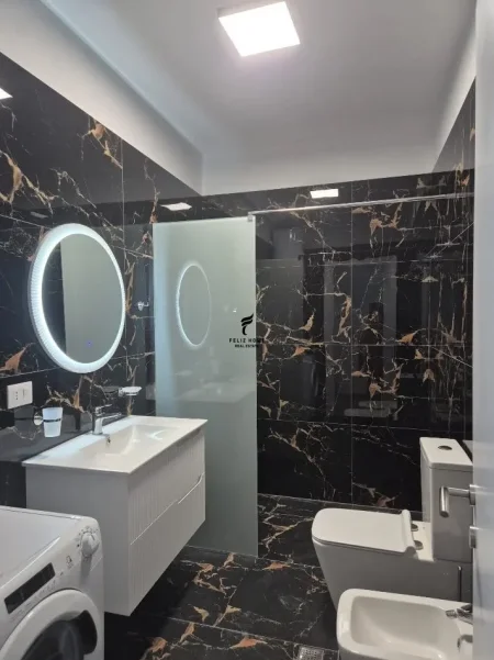 Tirane, jepet me qera apartament 1+1 Kati 8, 70 m² 550 € (RRUGA E DIBRES)
