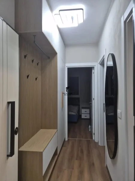 Tirane, jepet me qera apartament 1+1 Kati 8, 70 m² 550 € (RRUGA E DIBRES)