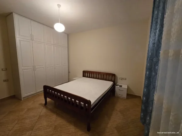 Tirane, jepet me qera apartament 2+1+Ballkon Kati 5, 105 m² 800 € (Rruga e Kosovareve)