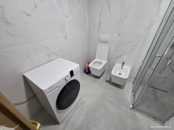 Tirane, jepet me qera apartament 2+1+Ballkon Kati 5, 105 m² 800 € (Rruga e Kosovareve)