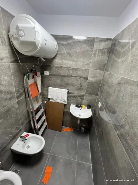 Tirane, jepet me qera apartament 1+1+Ballkon Kati 1, 67 m² 750 € (Ali Demi)