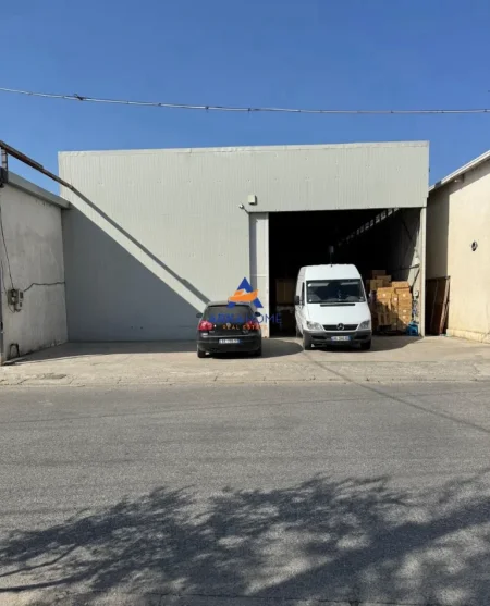 Tirane, jepet me qera ambjent biznesi Kati 0, 250 m² 1.235 € 