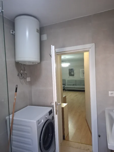 Tirane, jepet me qera apartament 1+1 Kati 4, 551 € (Rruga Preng Bib Doda)