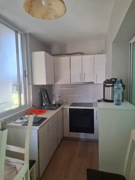 Tirane, jepet me qera apartament 1+1 Kati 4, 551 € (Rruga Preng Bib Doda)