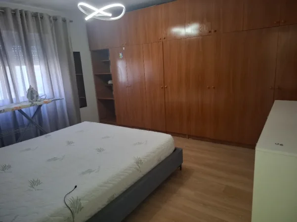 Tirane, jepet me qera apartament 1+1 Kati 4, 551 € (Rruga Preng Bib Doda)