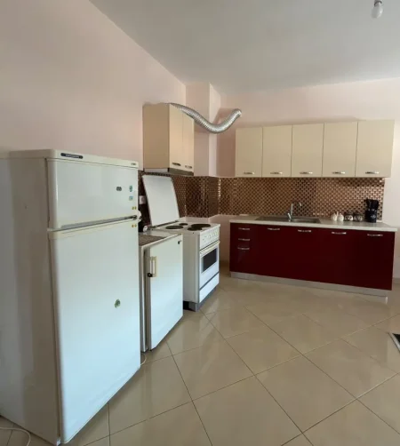 Tirane, jepet me qera apartament 1+1 , 70 m² 400 € 