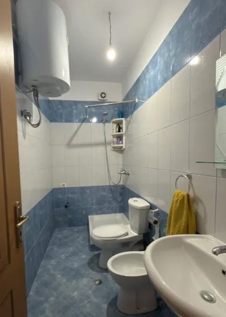 Tirane, jepet me qera apartament 1+1 , 70 m² 400 € 