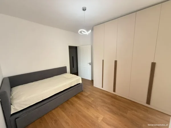 Tirane, jepet me qera apartament 2+1+Ballkon Kati 4, 95 m² 730 € (Rruga e Dibres)