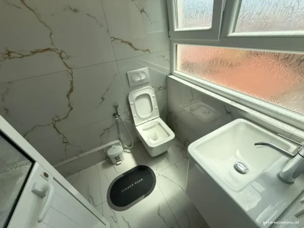 Tirane, jepet me qera apartament 2+1+Ballkon Kati 4, 95 m² 730 € (Rruga e Dibres)