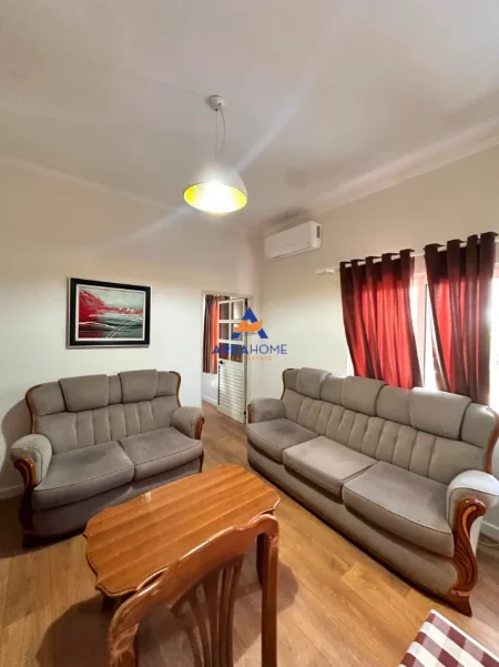 Tirane, jepet me qera apartament 1+1+Ballkon Kati 1, 45 m² 375 €