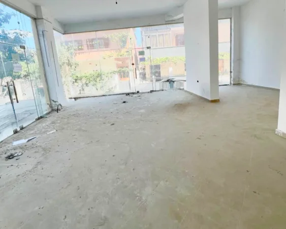 Tirane, shitet dyqan Kati 0, 72 m² 125.000 € (Prane Vila L)