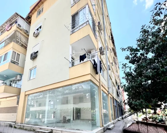 Tirane, shitet dyqan Kati 0, 72 m² 125.000 € (Prane Vila L)
