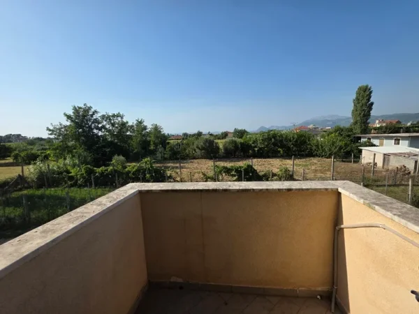 SHITET VILË 2-KATËSHE NË SHËNKOLL, LEZHË