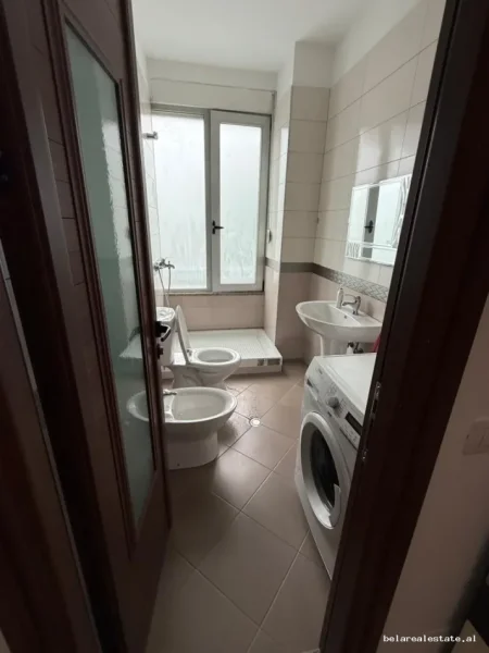 Tirane, jepet me qera apartament 1+1+Ballkon Kati 2, 70 m² 640 € (Porcelan)
