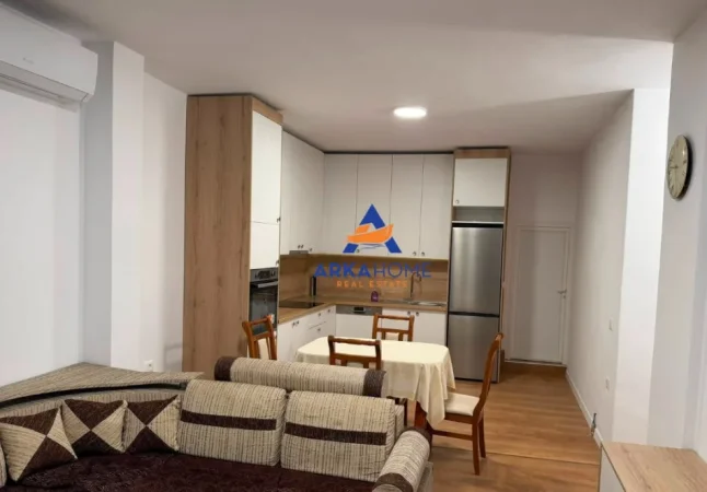 Tirane, jepet me qera apartament 2+1+Ballkon Kati 1, 90 m² 429 € 