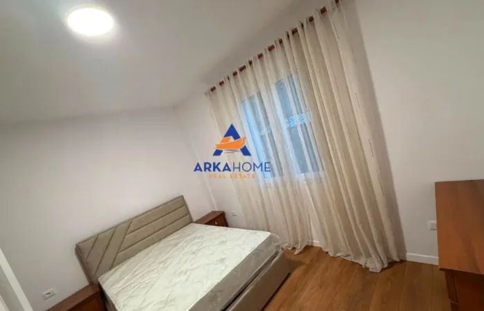 Tirane, jepet me qera apartament 2+1+Ballkon Kati 1, 90 m² 429 € 
