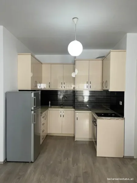 Tirane, jepet me qera apartament 2+1+Ballkon Kati 4, 106 m² 590 € (Bulevardi i Ri)