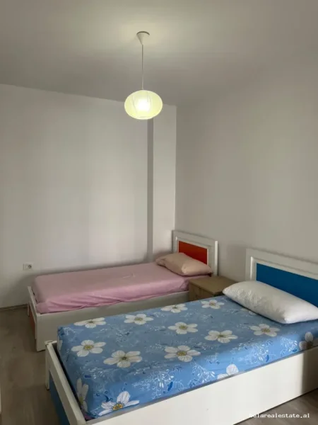 Tirane, jepet me qera apartament 2+1+Ballkon Kati 4, 106 m² 590 € (Bulevardi i Ri)