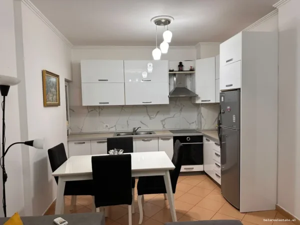 Tirane, jepet me qera apartament 2+1+Ballkon Kati 2, 100 m² 534 € (Ali demi)