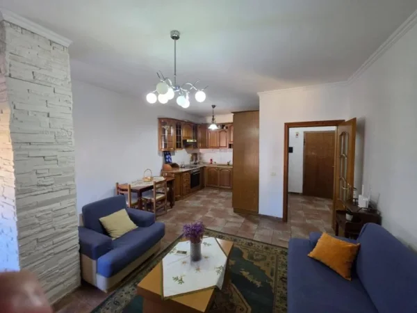 Tirane, jepet me qera apartament 2+1 Kati 8, 100 m² 600 € (Selvia)