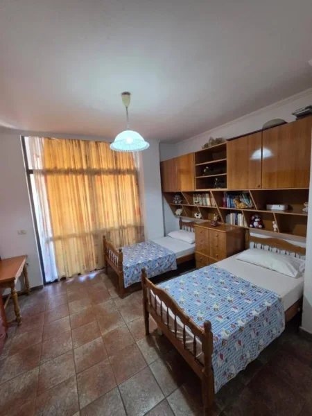 Tirane, jepet me qera apartament 2+1 Kati 8, 100 m² 600 € (Selvia)