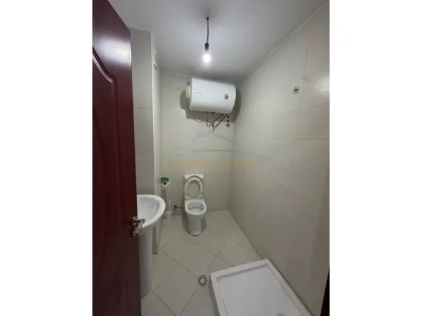 Tirane, jepet me qera apartament 2+1+Ballkon Kati 3, 108 m² 550 € (Unaza e Re)