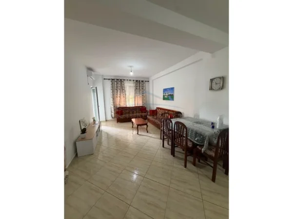 Tirane, jepet me qera apartament 2+1+Ballkon Kati 3, 108 m² 550 € (Unaza e Re)